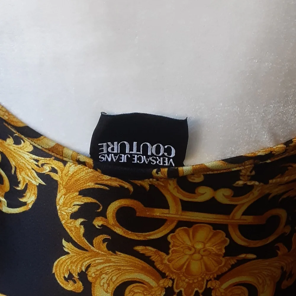 Versace - Picture 5 of 10